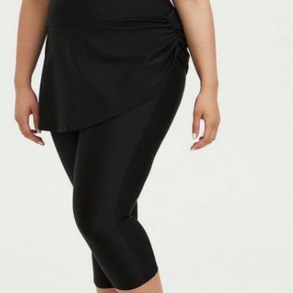 Torrid 1 Ruched Skirted Overlay Swim Capri Leggings